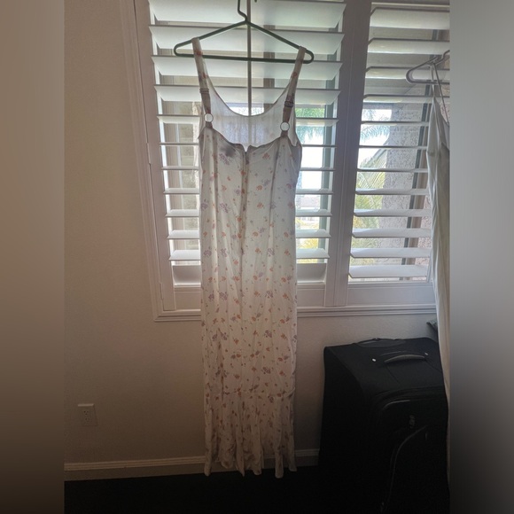 Princess Polly floral maxi dress - Picture 2 of 3